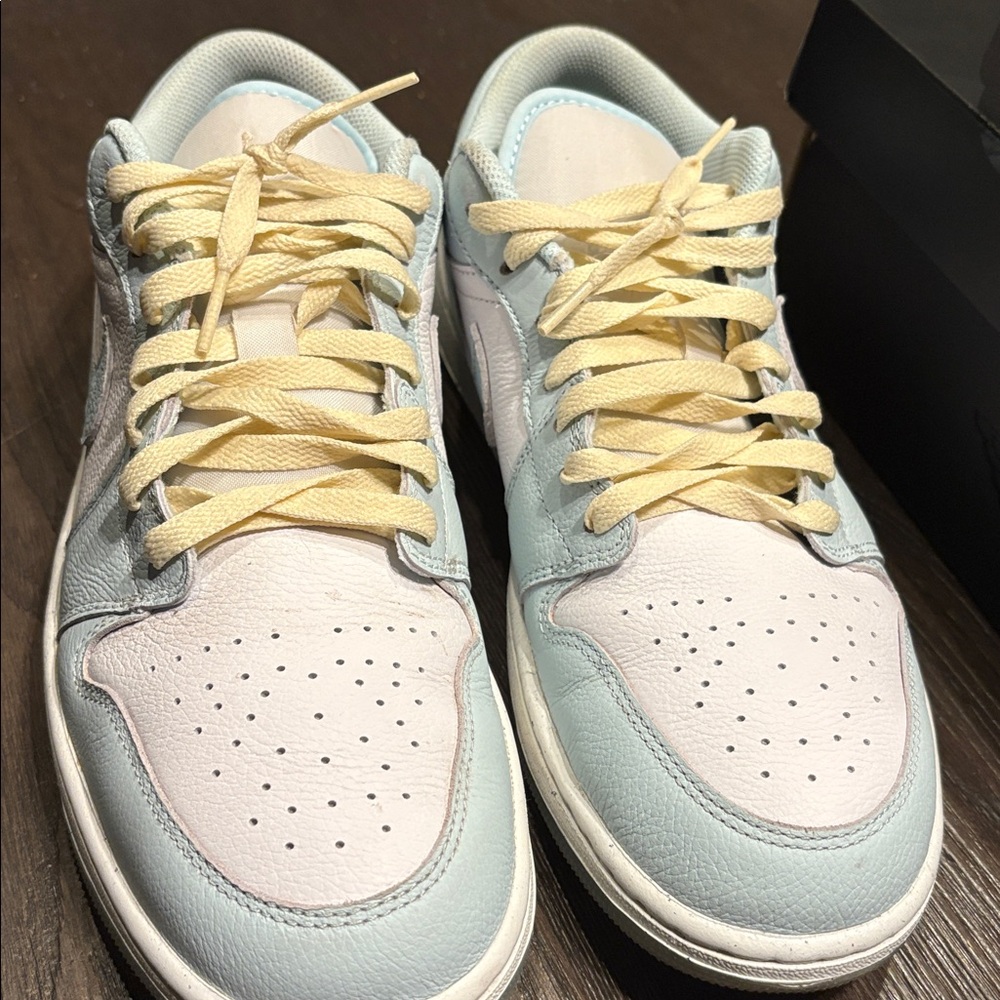 Nike Sky Blue and White Low-Top Sneakers - Picture 4 of 6